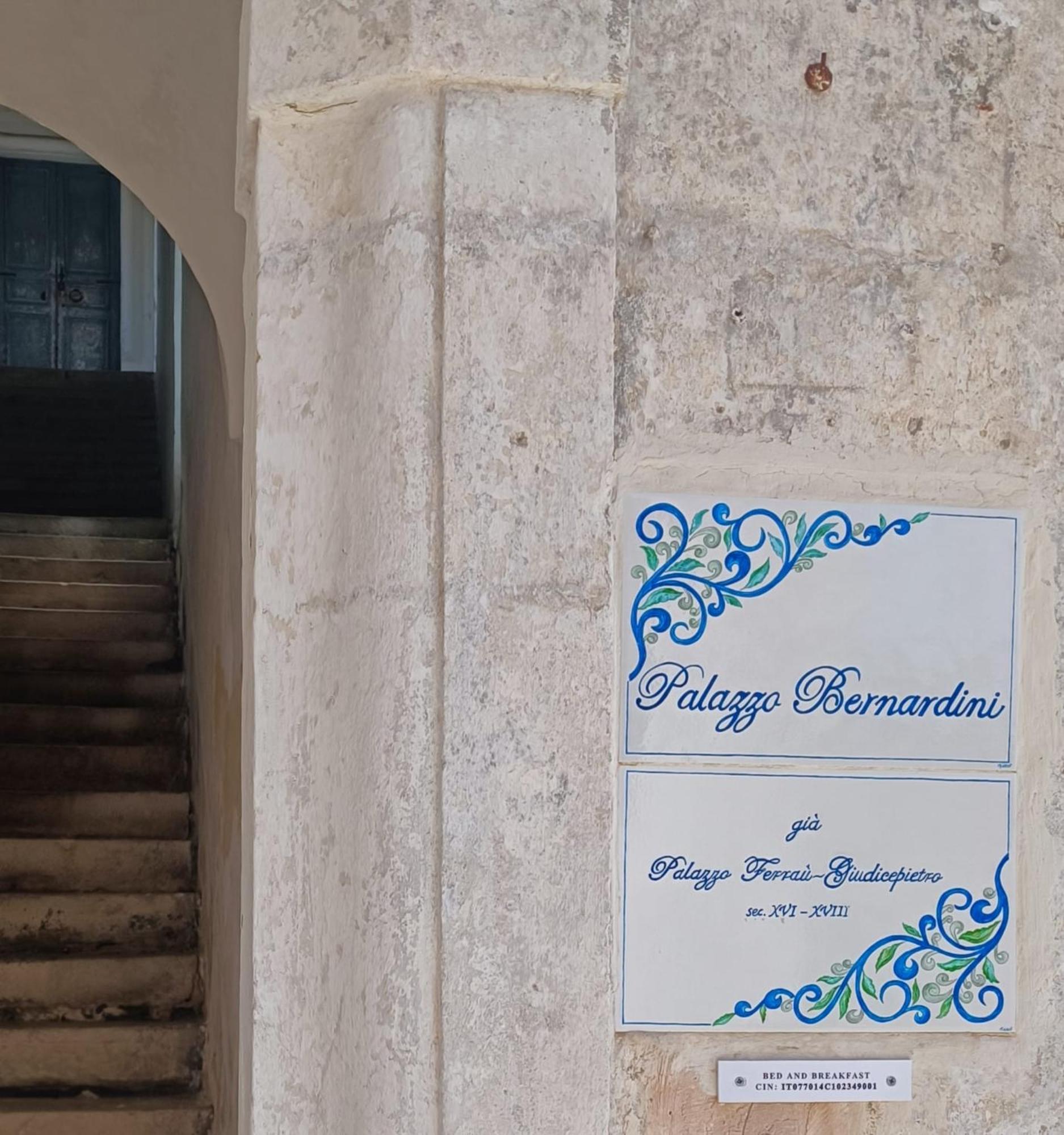Palazzo Bernardini B & B Матера Екстериор снимка